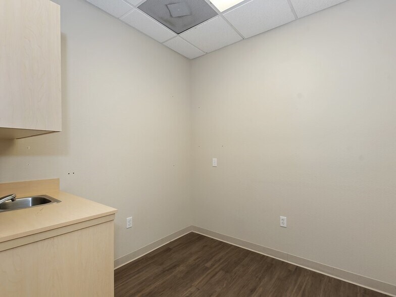 More Photos Of 35400 Bob Hope Dr, Rancho Mirage Medical For Sale