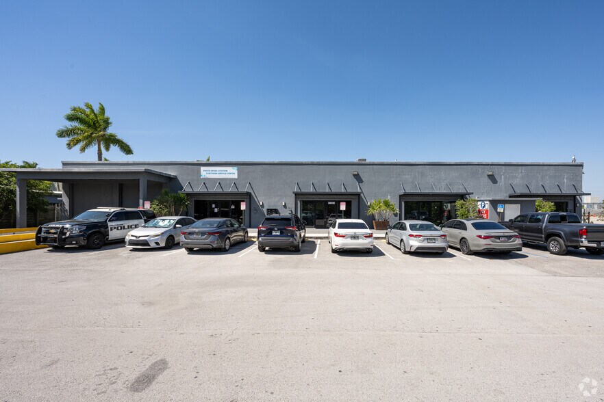 More Photos Of 1954 N 30th Rd, Hollywood Office For Lease