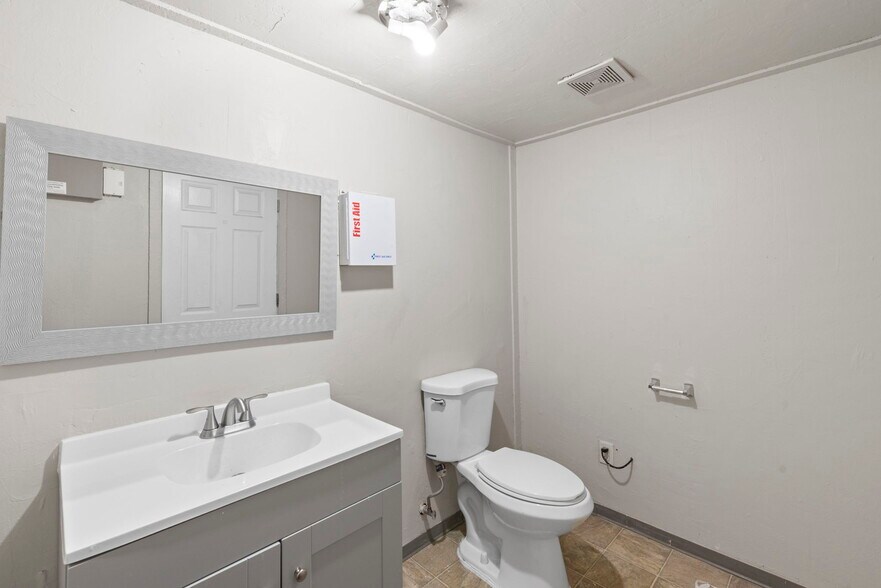 More Photos Of 18083 FM 1314 Rd, Conroe Warehouse For Lease