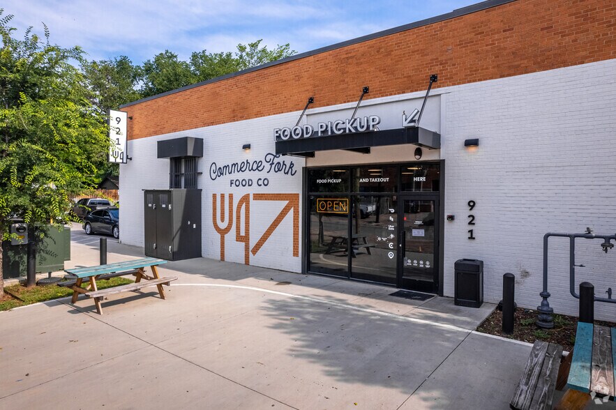 More Photos Of 921 W Commerce St, Dallas Warehouse For Lease