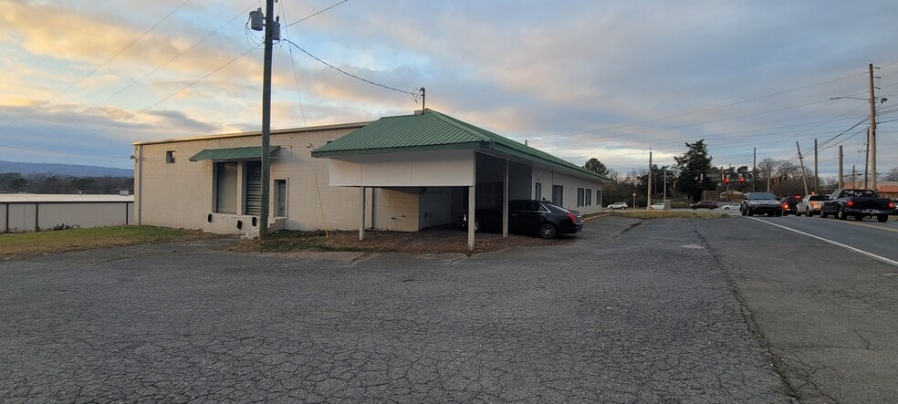 More Photos Of 604 Sheridan Ave, Dalton Warehouse For Sale