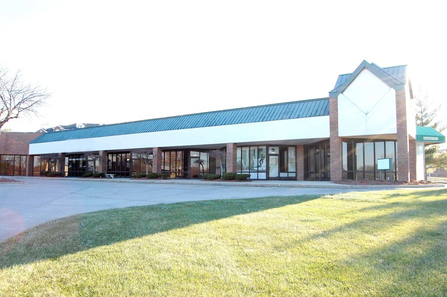 More Photos Of 86th St, Urbandale Unknown For Lease