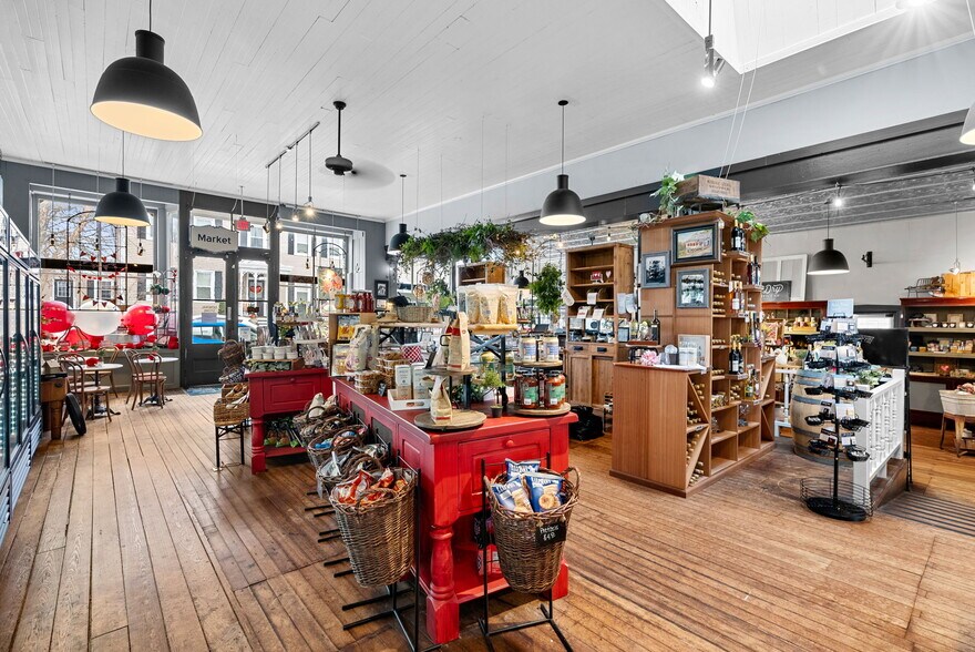 More Photos Of 5595 Walnut St, Augusta Storefront For Sale