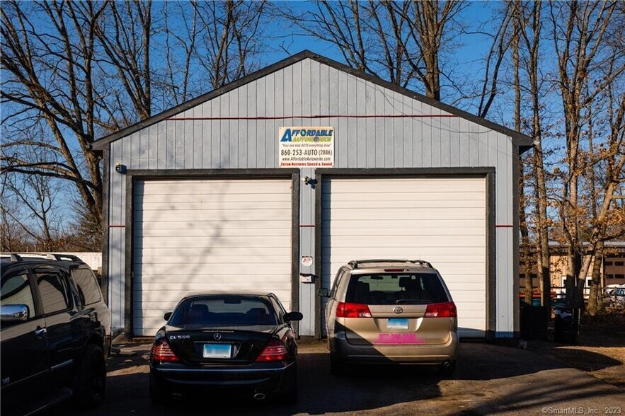 More Photos Of 448 Spring St, Windsor Locks Freestanding For Lease