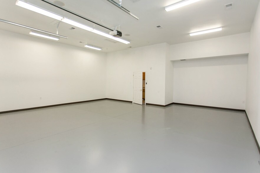 More Photos Of 6503 W Okanogan Ave, Kennewick Warehouse For Lease