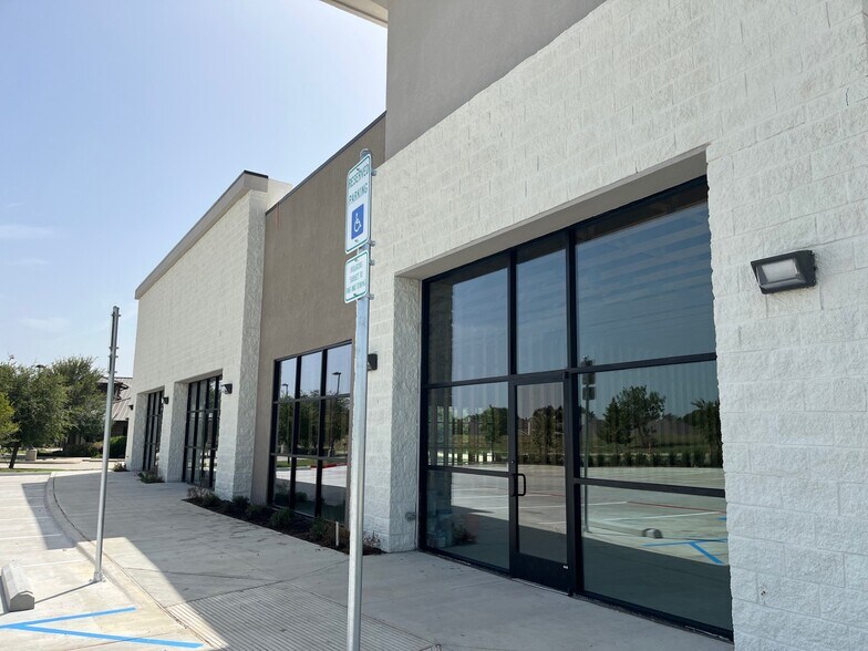 More Photos Of 4049 Huffines blvd, Carrollton Storefront Retail Office For Lease