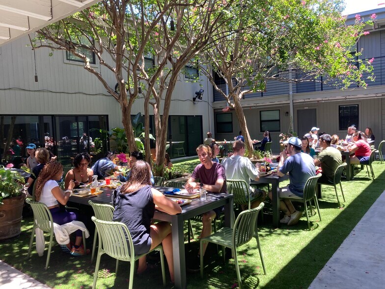 More Photos Of 1915 E Martin Luther King Jr Blvd, Austin Office Residential For Lease