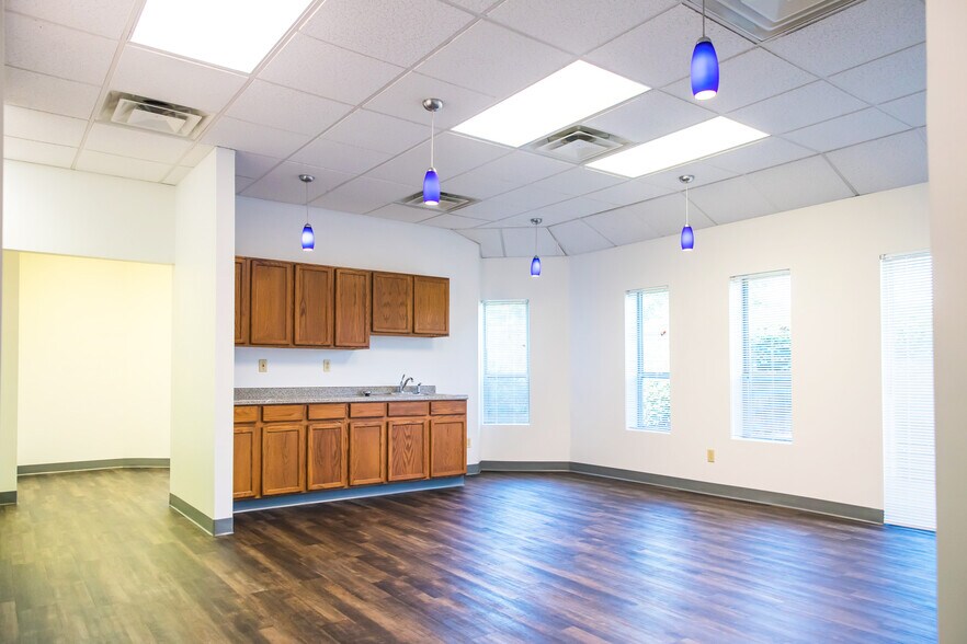 More Photos Of 100 Emerson Ln, Bridgeville Unknown For Lease