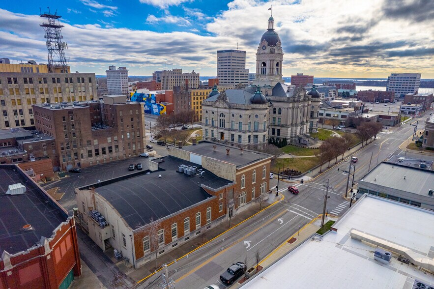 More Photos Of 221 NW 5th St, Evansville Office For Sale