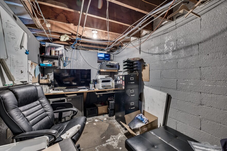 More Photos Of 2201-2205 44th Ave N, Minneapolis Restaurant For Sale