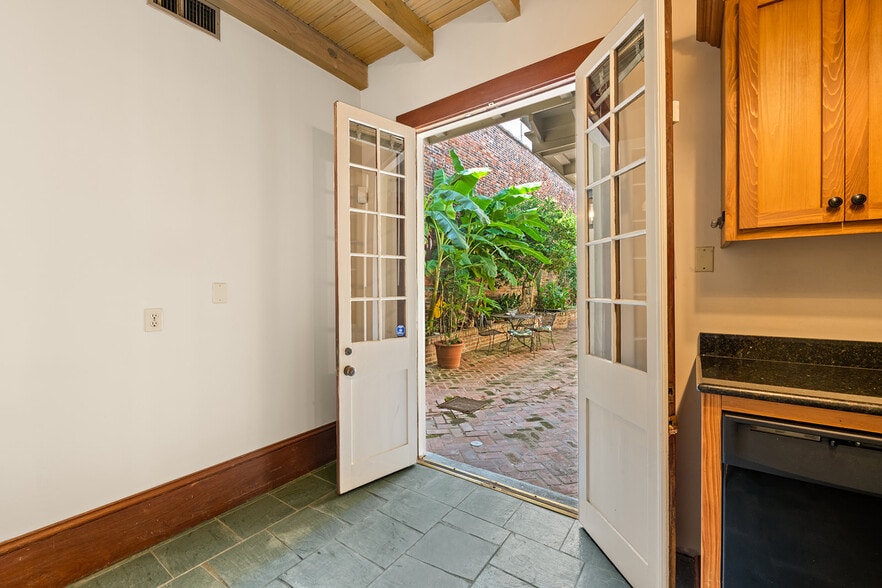 More Photos Of 1018 Bienville Ave, New Orleans Office For Lease