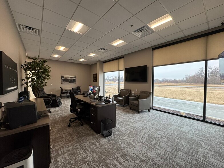 More Photos Of 645 Sandpiper Trl, Cottage Grove Warehouse For Lease