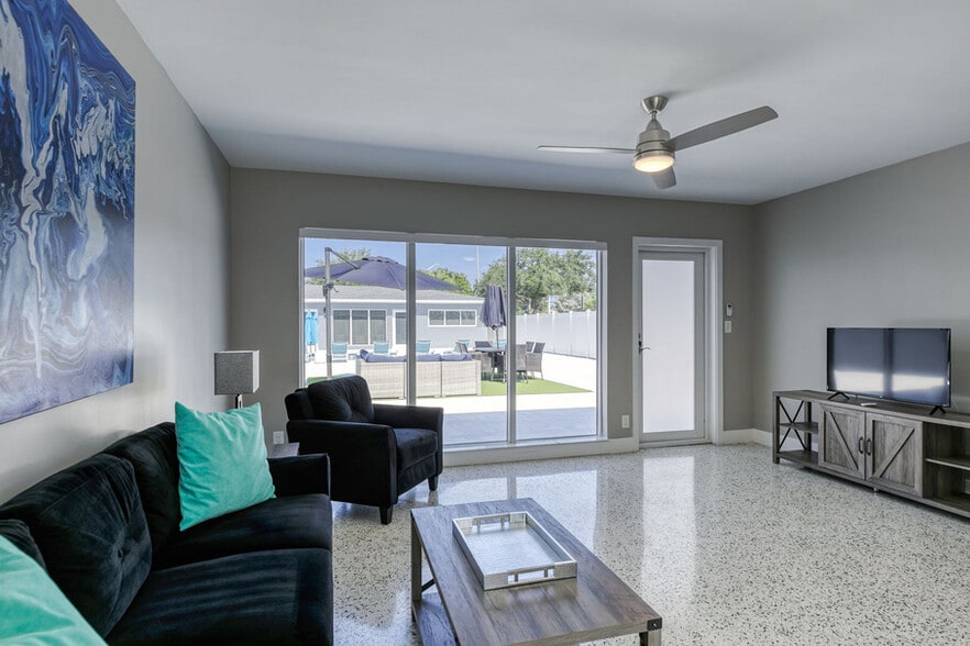 More Photos Of 2009-2025 NE 26th St, Wilton Manors Apartments For Sale