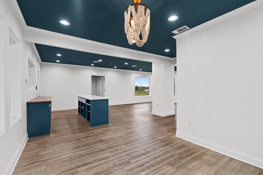 More Photos Of 2023 Main St, Liberty Hill Office For Sale