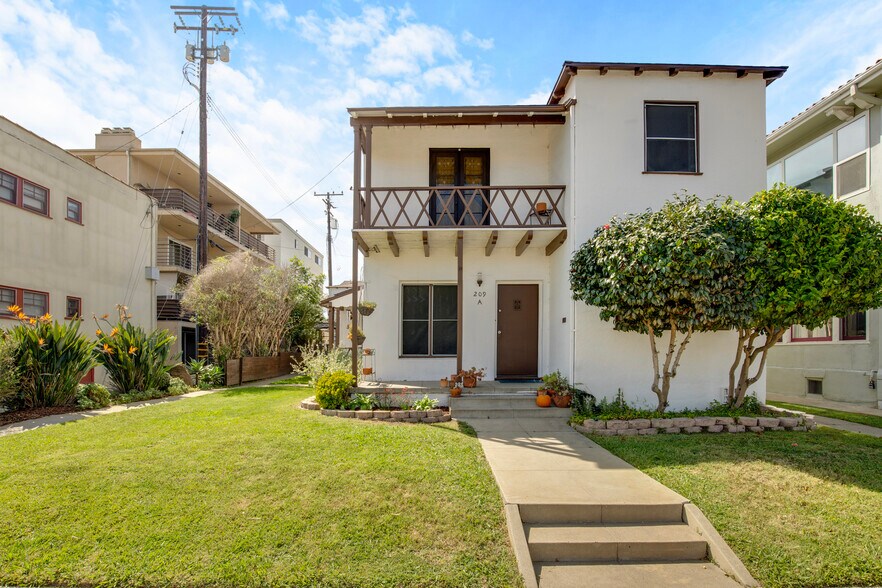 More Photos Of 209 Mira Mar Ave, Long Beach Multifamily For Sale