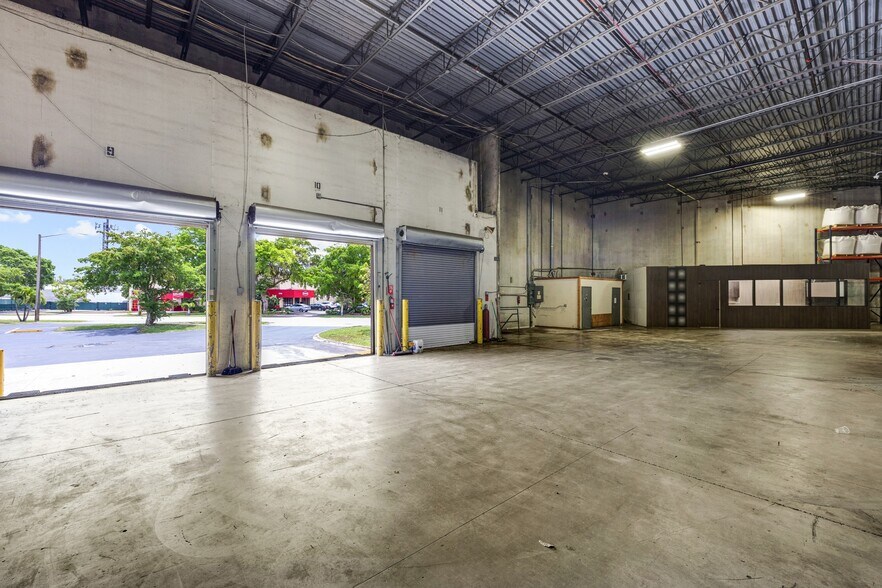 More Photos Of 1120 NW 165th St, Miami Warehouse For Lease