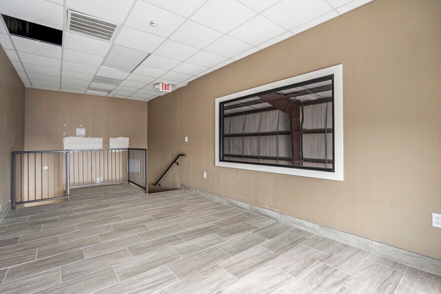 More Photos Of 8614 Pagewood Ln, Houston Warehouse For Sale