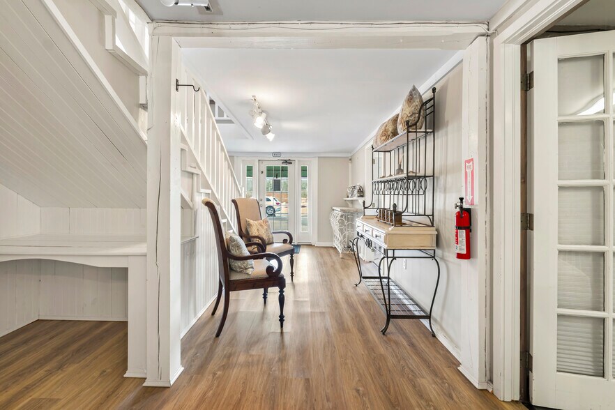 More Photos Of 2049 Post Rd, Wells Storefront Retail Office For Lease