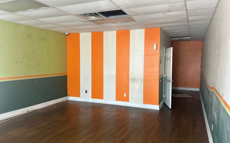 More Photos Of 2328 Hollywood Blvd, Hollywood Freestanding For Lease