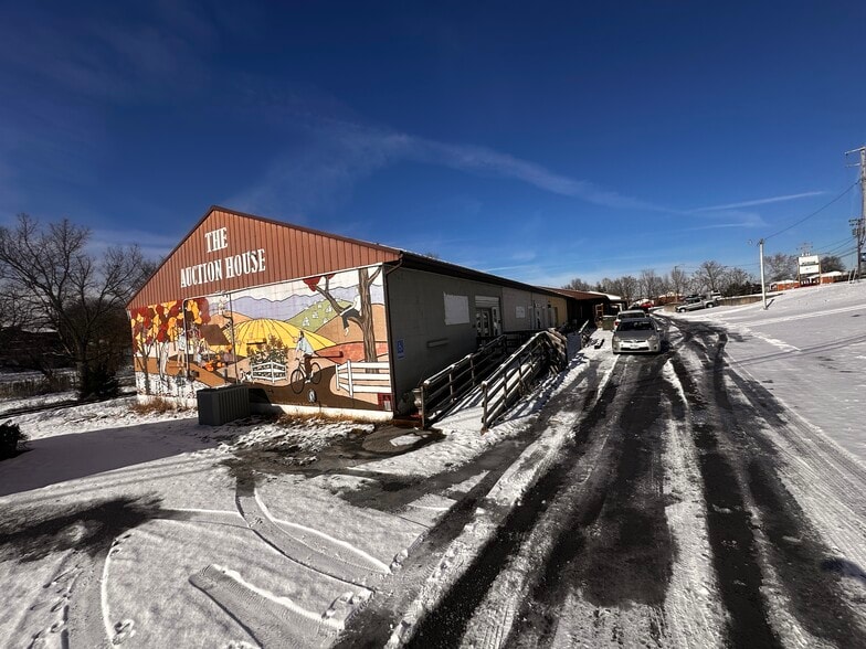 More Photos Of 522A S Main St, Broadway Flex For Sale