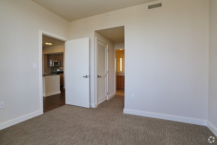 More Photos Of 2105 5th Ave, Seattle Apartments For Lease
