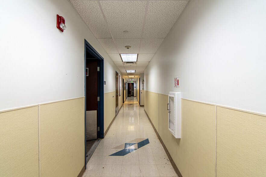 More Photos Of 201 W 5th St, Bonham Medical For Sale