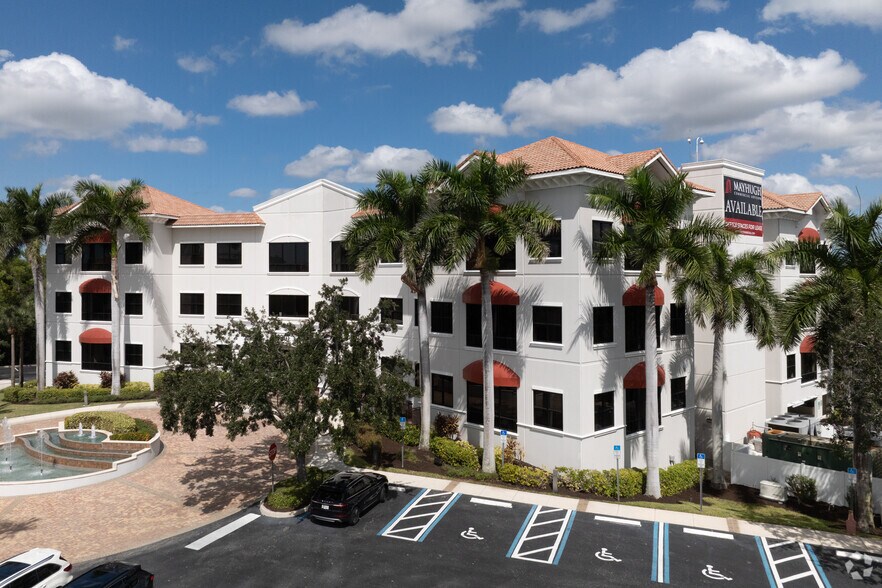 More Photos Of 9530 Marketplace Rd, Fort Myers Office For Lease