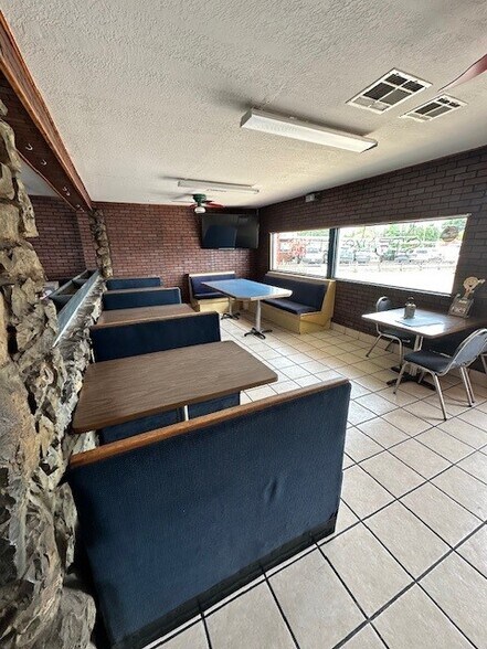 More Photos Of 1100 N York St, Muskogee Restaurant For Sale