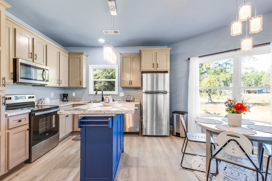 More Photos Of 110 Bethel Village Rd, Eastman Hotel For Sale