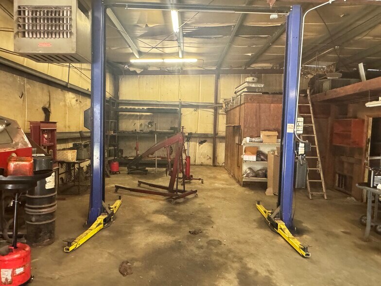 More Photos Of 11911 Veterans Memorial Hwy, Douglasville Auto Repair For Sale