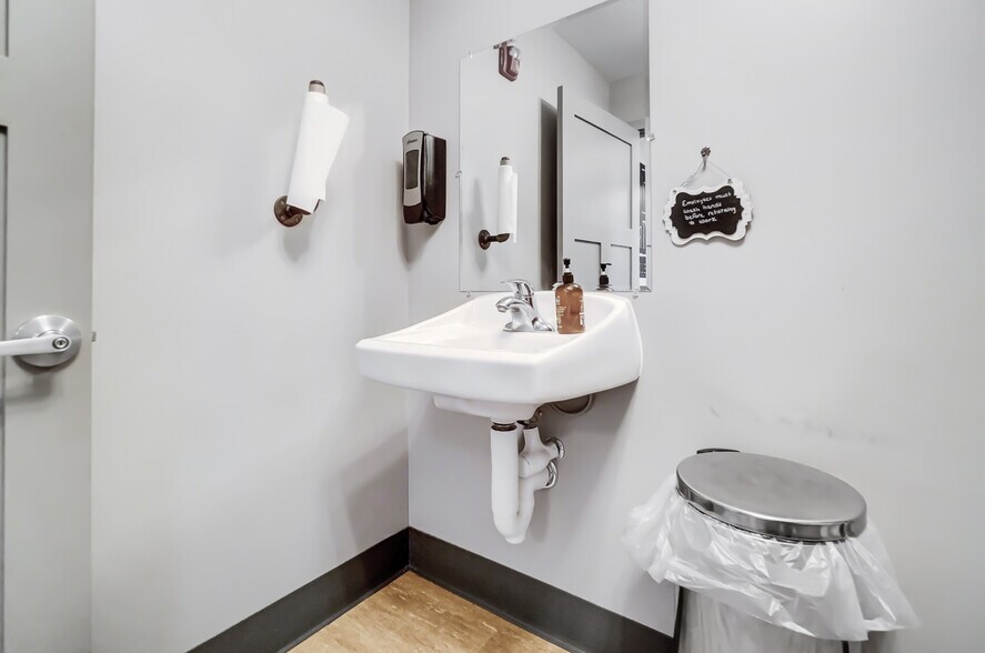 More Photos Of 105 E Liberty St, Arlington Restaurant For Sale