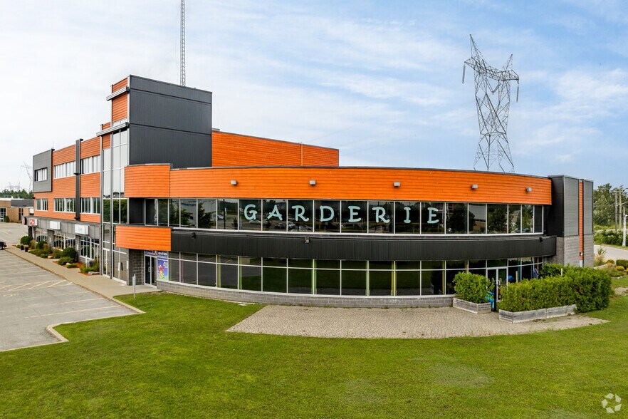 More Photos Of 2700 Boul des Entreprises, Terrebonne Office For Lease