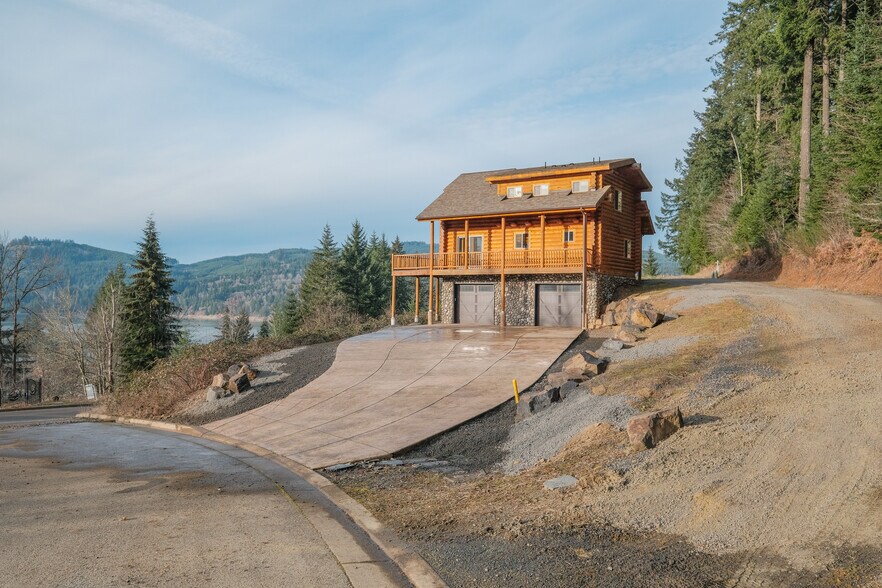 More Photos Of 6331 Lake Pointe Wy, Sweet Home Lodge Meeting Hall For Sale