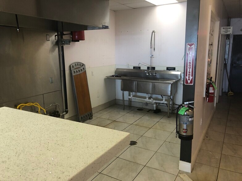 More Photos Of 4500-4506 Highway 6, Sugar Land Freestanding For Lease