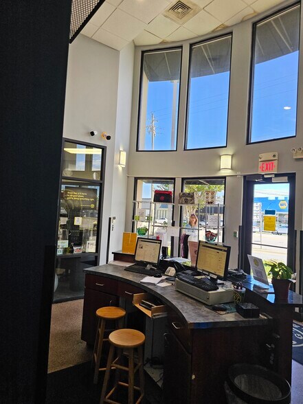 More Photos Of 140 Eglin Pky SE, Fort Walton Beach Health Club For Sale