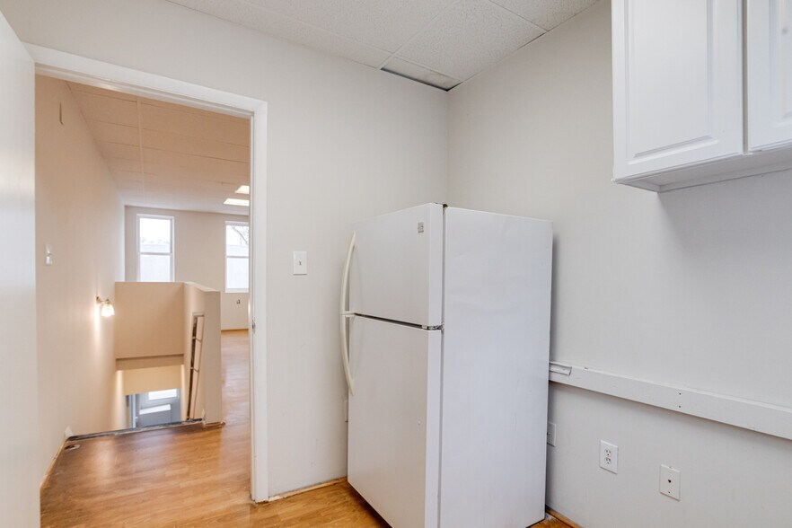 More Photos Of 6419 Harford Rd, Baltimore Office For Sale