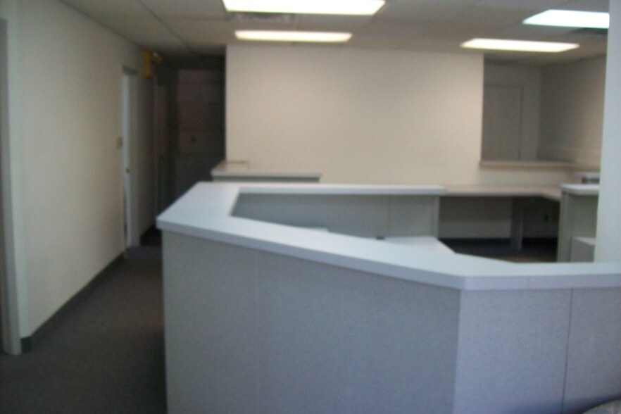 More Photos Of 23030 Mooney St, Farmington Medical For Lease