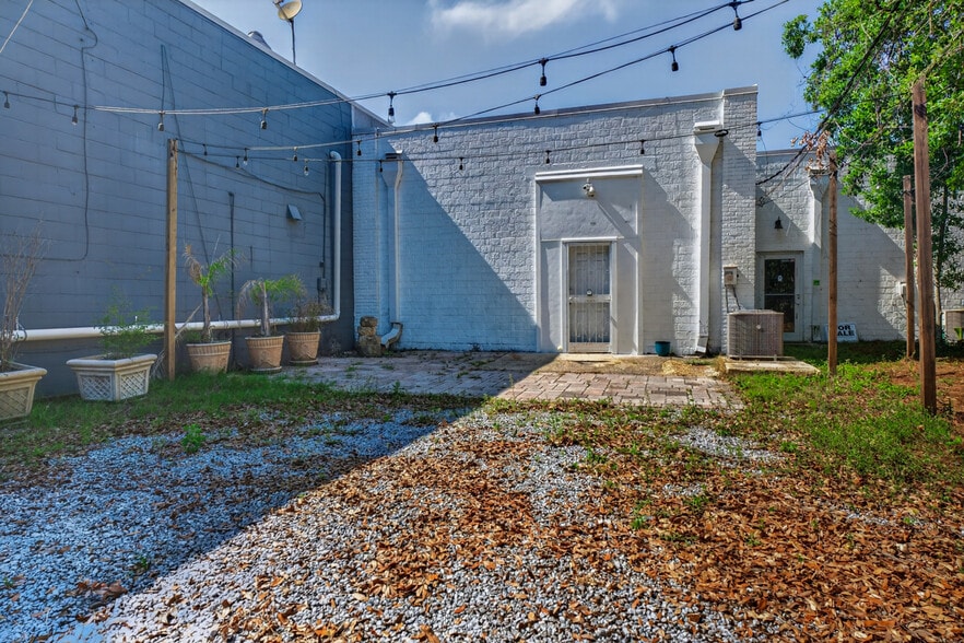 More Photos Of 142 & 144 US-98 Miracle Strip Pky, Fort Walton Beach Storefront For Sale