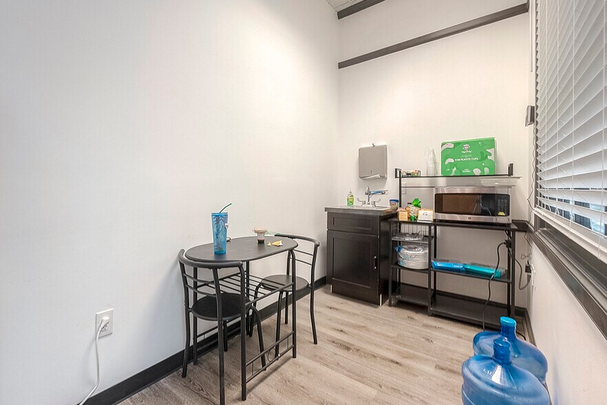 More Photos Of 13111 Westheimer Rd, Houston Office For Sale