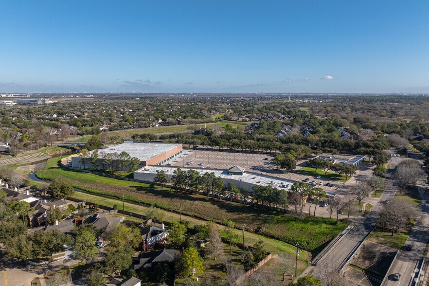 More Photos Of 2323 Clear Lake City Blvd, Houston Unknown For Lease
