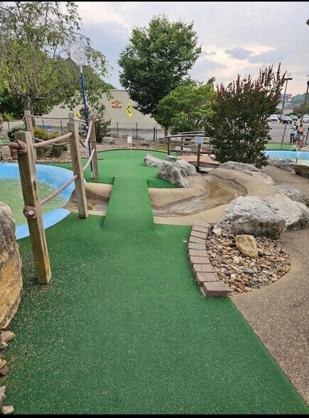 More Photos Of 5 Cracker Barrel Dr, Barboursville Freestanding For Sale