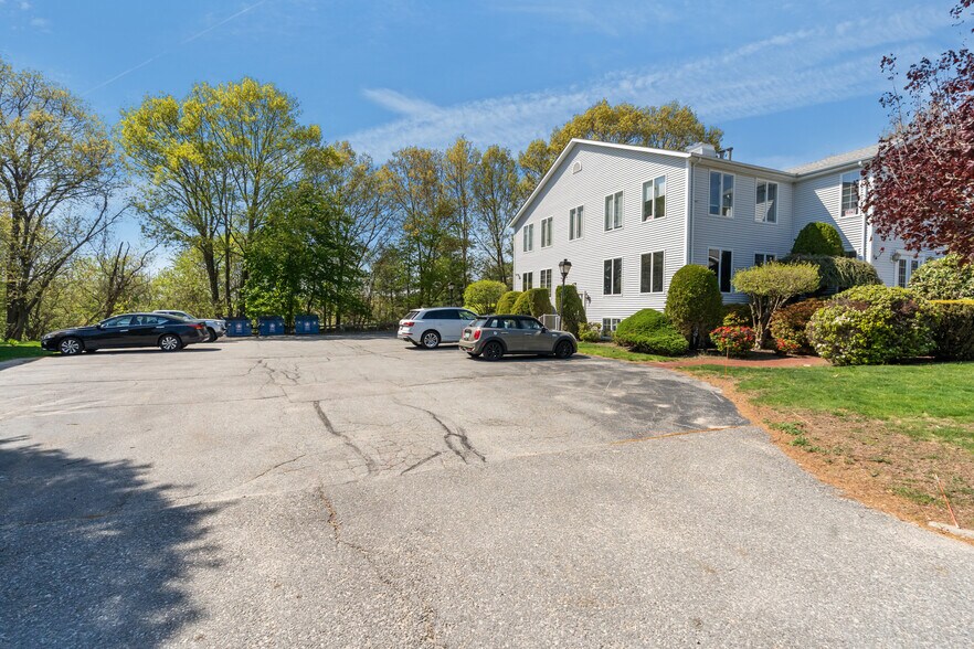 More Photos Of 33 College Hill Rd, Warwick Apartments For Lease
