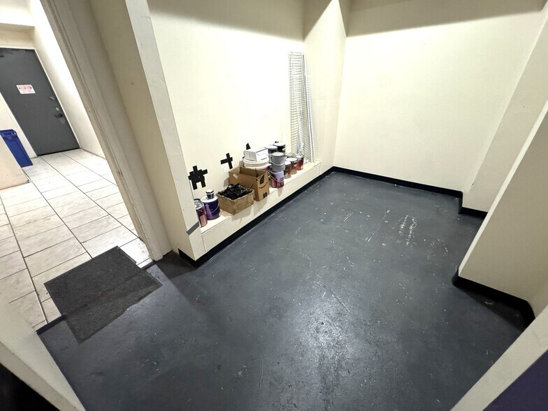 More Photos Of 800-810 S Los Angeles St, Los Angeles Freestanding For Lease