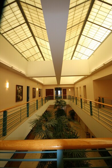 More Photos Of 5924 Stoneridge Dr, Pleasanton Medical For Lease