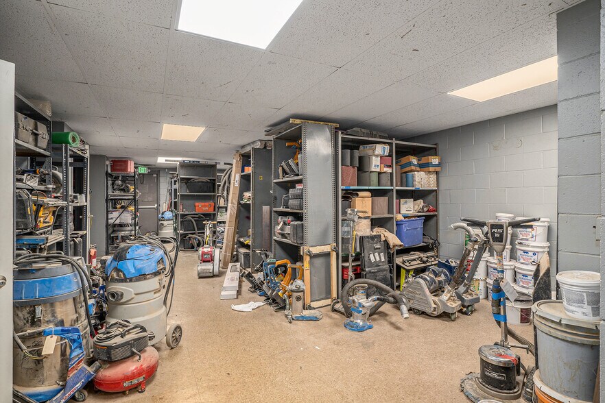 More Photos Of 16745 Dixie Hwy, Davisburg Warehouse For Sale