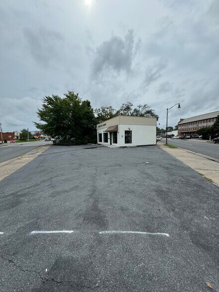 More Photos Of 425 N Main St, Harrisonburg Storefront For Lease