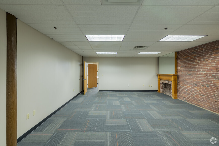 More Photos Of 977-1001 Elm St, Manchester Office For Lease