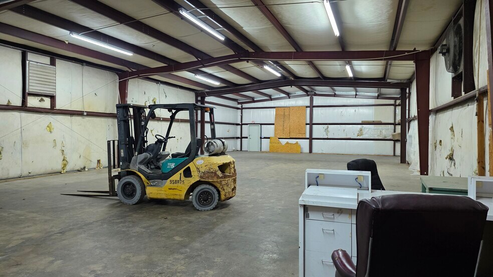 More Photos Of 3620 North Pky, Cumming Light Distribution For Lease