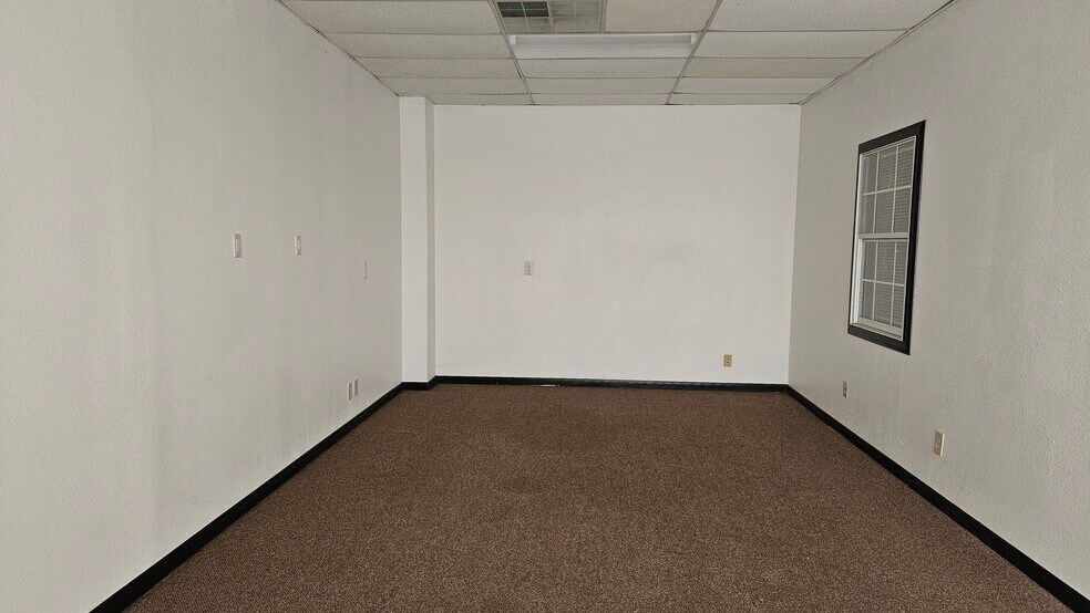 More Photos Of 1047 E Highway 121, Lewisville Self Storage For Lease