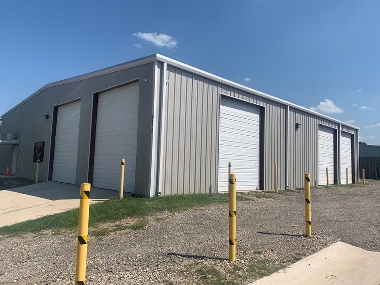 More Photos Of 5160-5172 Lemons Rd, Fort Worth Warehouse For Lease